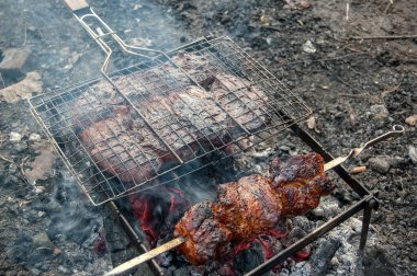 Açık hava barbekü kampı şöminesi yakın çekim