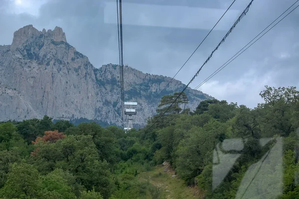 从海景看高山 — 图库照片