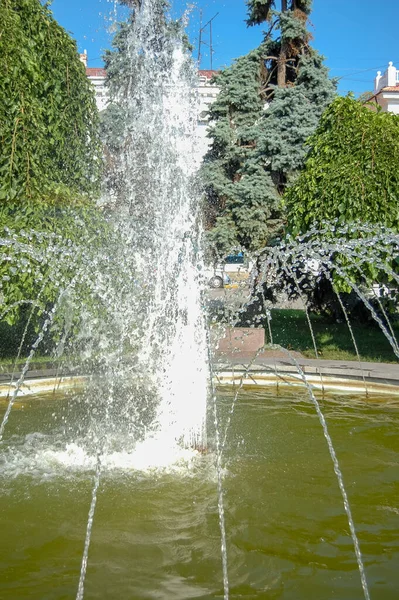 Fontana Acqua Nel Paesaggio Del Parco Accoglienza — Foto Stock