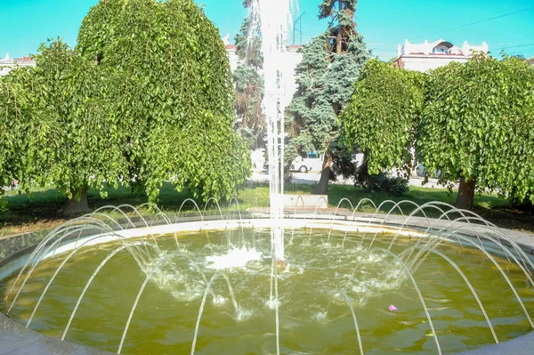 Fontana Acqua Nel Paesaggio Del Parco Accoglienza — Foto Stock