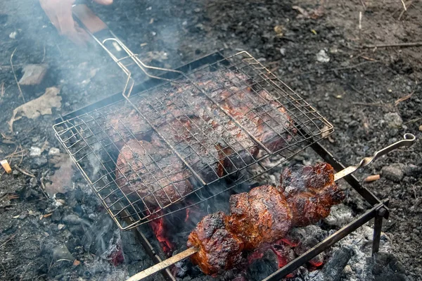 Açık hava barbekü kampı şöminesi yakın çekim