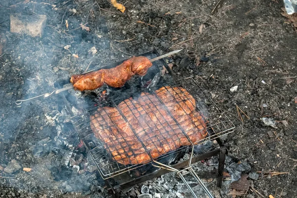 Açık hava barbekü kampı şöminesi yakın çekim