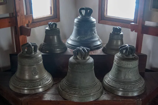 Metaliczne Dzwony Kościelne Zbliżenie Muzeum — Zdjęcie stockowe