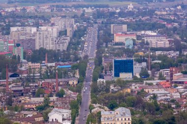 Tepenin manzarasından eski kasaba manzarası