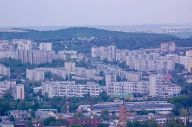 Tepenin manzarasından eski kasaba manzarası