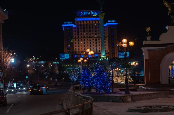 Nocne Miasto Kijów Życie Krajobrazy Samochody — Zdjęcie stockowe