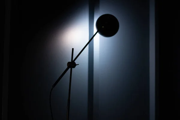 Écran Microphone Dans Une Pièce Sombre — Photo