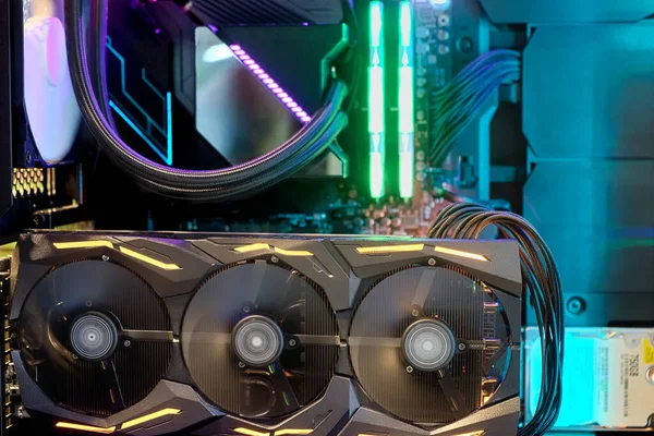 Zbliżenie Wnętrze Pulpitu Gaming Cooling Fan Cpu Wielobarwnym Diodą Led — Zdjęcie stockowe