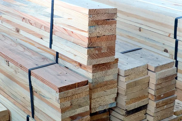 Depoda kullanılacak sanayi ahşap işleme (chamcha wood) malzemesi dekor ev ve ofis için bir mobilya yapmak