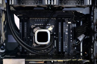 İşlemci soketindeki yüksek performanslı oyun bilgisayarı PC ve soğutma sistemi, Bilgisayar PC Case ve DIY 'nin iç mimarisi, teknoloji arka planı
