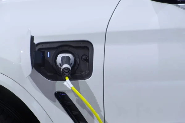 Close Biały Nowy Inteligentny Samochód Energii Akumulatora Ładowarki Elektrycznej Nowa — Zdjęcie stockowe