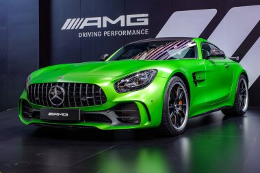 Nonthaburi-Tayland DEC 5 2017: Mercedes Benz AMG GT-R IMPACT Challenger Muang Thong Thani 'de 31. Tayland Uluslararası Motor Fuarı 2017' de sergileniyor