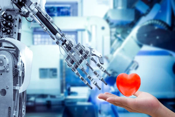 인간의 심장은 로봇이 인간과 사랑을 느끼게 로봇에게 집니다 파란색 위에서 — 스톡 사진