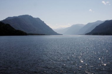 Göl manzarası, Rusya, Altai Krai, Gorny Altai, Teletskoye Gölü