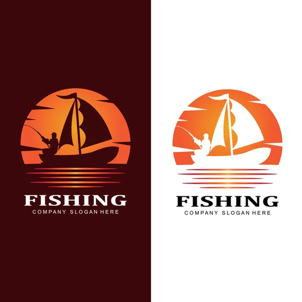 Balıkçı Logosu Vektörü Teknede Balık Yakalamak Gün Batımı Siluet Tasarımı — Stok Vektör