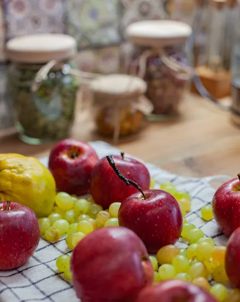 Органические Яблоки Виноград Кухне Домашних Условиях — стоковое фото