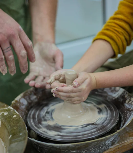 Modeling Hand Potter Wheel Pottery Workshop — Stock Photo, Image