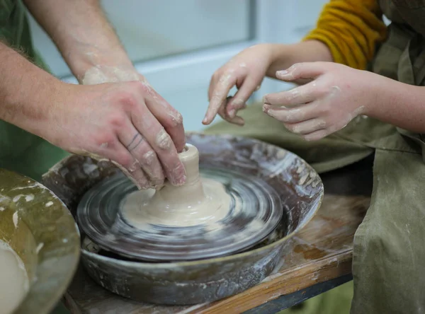 Modeling Hand Potter Wheel Pottery Workshop — Stock Photo, Image
