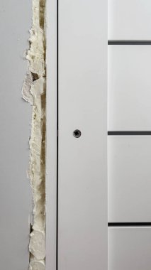 DIY üzerindeki beyaz kaydırak kapıdaki çilingir tamir maymuncuğu - ürün üzerinde görüntüleme veya montaj için kullanılabilir