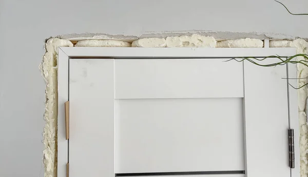 DIY üzerindeki beyaz kaydırak kapıdaki çilingir tamir maymuncuğu - ürün üzerinde görüntüleme veya montaj için kullanılabilir