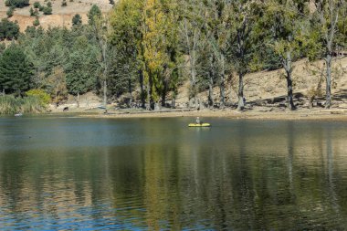 Ouiouane Gölü, Fas 'ta güneşli bir gün.