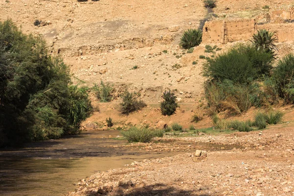 Bzou köyünde yürüyüş, Azilal Fas