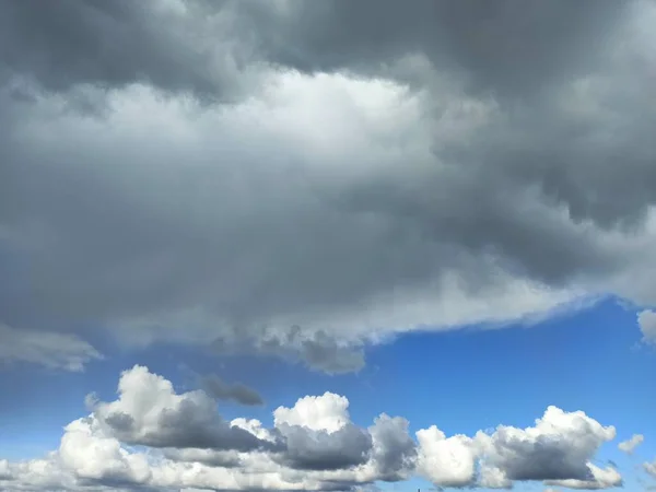 Zonsondergang Wolken Blauwe Lucht Natuur Avond Opkijkend Zon Horizon — Stockfoto