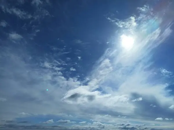 Zonsondergang Wolken Blauwe Lucht Natuur Avond Opkijkend Zon Horizon — Stockfoto
