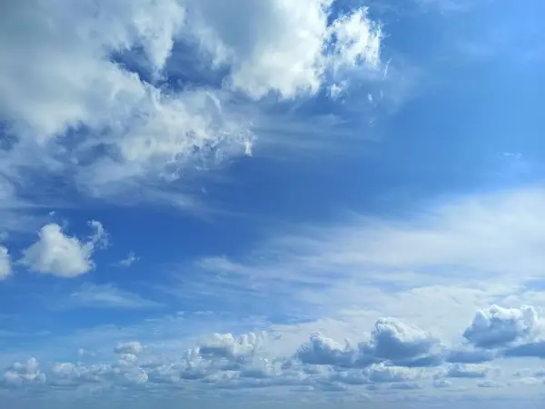 Pôr Sol Nuvens Céu Azul Natureza Noite Olhando Para Cima — Fotografia de Stock