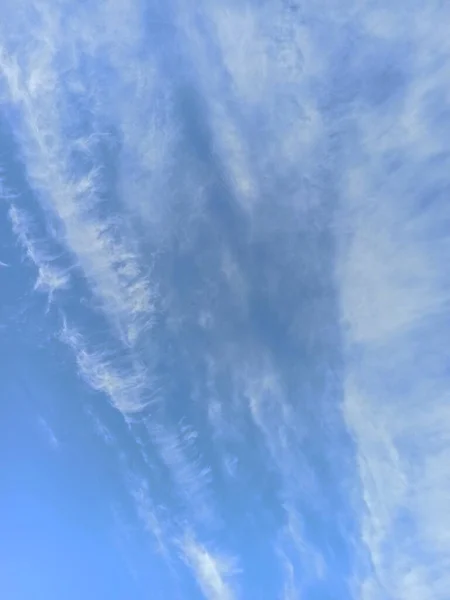 Ηλιοβασίλεμα Σύννεφα Μπλε Στον Ουρανό Φύση Βράδυ Κοιτώντας Ψηλά — Φωτογραφία Αρχείου