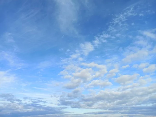 Zachód Słońca Chmury Błękit Niebie Natura Wieczór Patrzenie Górę — Zdjęcie stockowe