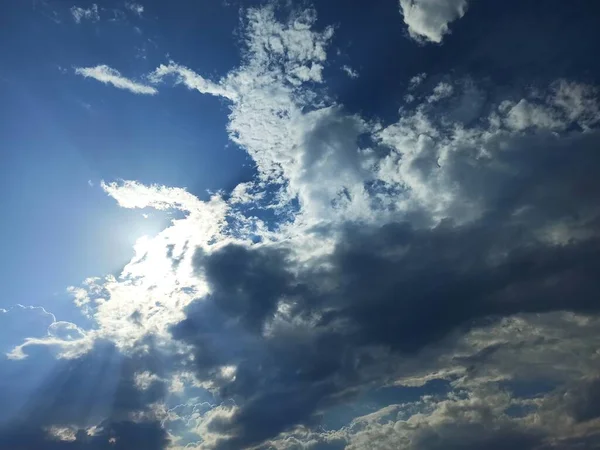 Zachód Słońca Chmury Błękit Niebie Natura Wieczór Patrzenie Górę — Zdjęcie stockowe