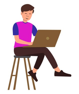 Kucağında dizüstü bilgisayarla taburede oturan genç bir adamın vektörü. Evde ya da ofiste dizüstü bilgisayarla çalışan genç bir çocuk. Beyaz arka planda izole edilmiş profesyonel bir çalışan görüntüsü