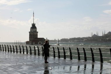 24-11-2021 İstanbul-Türkiye: Lodos Günü 'nde Uskudar Plajı