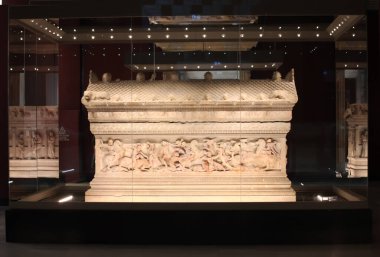 17-05-2022 İstanbul-Türkiye: Alexander Sarcophagus, 1891 yılında Osmanlı İmparatorluk Müzesi olarak inşa edilen İstanbul Arkeoloji Müzelerinde