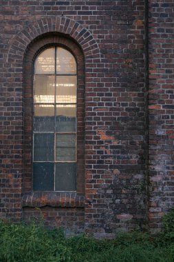 Polonya 'nın Gdansk kentinde (Gdask) tarihi vinçleri bulunan tersane. Stocznia Schichaua w Gdasku.