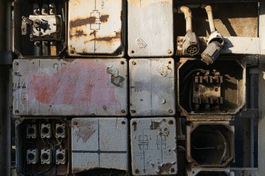 Polonya 'nın Gdansk kentinde (Gdask) tarihi vinçleri bulunan tersane. Stocznia Schichaua w Gdasku.