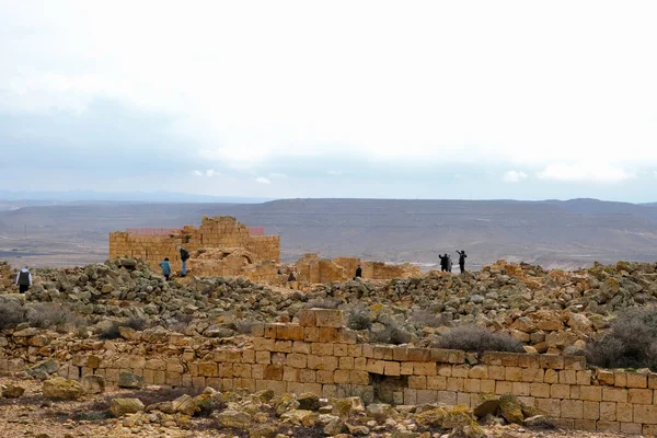 Vandallar şehri yok etti ve harabelerde selfie çektiler..
