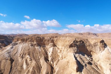 Ölü Deniz civarındaki sıradağlar.
