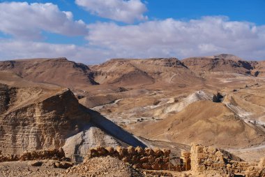Ölü Deniz civarındaki sıradağlar.