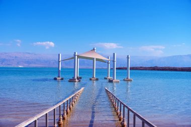 Ölü Deniz turistleri kabul etmeye hazır.