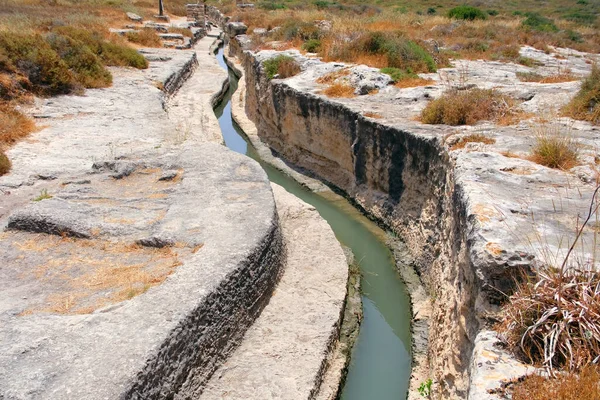 Caesarea yakınlarında bir Roma tesisat sisteminin kalıntıları..