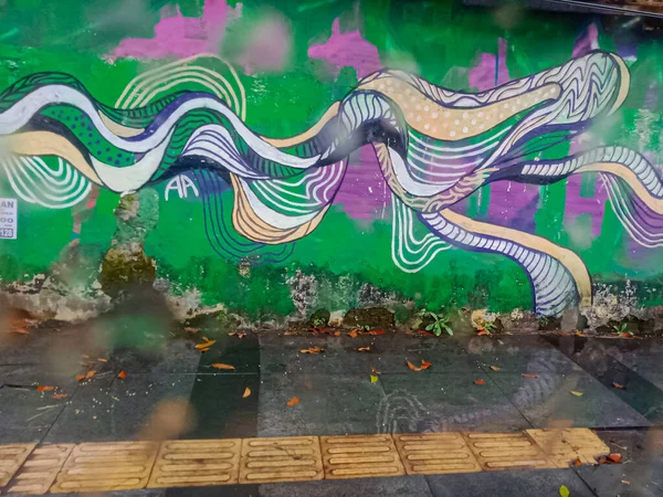 Yol Kenarındaki Duvarda Resmi Soyut Sanat Arka Plan Renk Dokusu — Stok fotoğraf