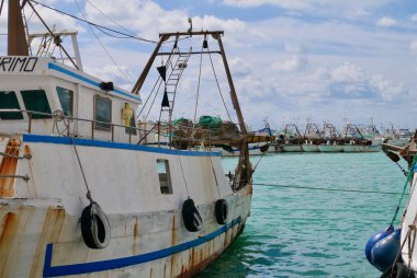 Sciacca, Sicilya, İtalya, 24.03.2018. Sciacca limanında balıkçı tekneleri.