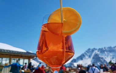 Apres kayağı, kayaktan sonra, Avusturya kayak barakasında. Gargellen, Montafon, Vorarlberg.
