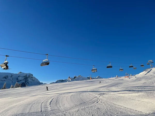 As pistas de esqui perfeitas nos Alpes Austríacos. Golm, Vorarlberg. — Fotografia de Stock