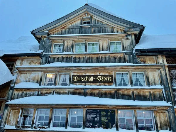 Gais, Switzerland, 11.12.2021. Traditional mountain inn Gaebris in typical Appenzeller style. — Stock Photo, Image