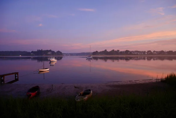 Buzzards Bay 에서는 이른 아침 분위기가 참 좋습니다. Onset, Massachusetts, USA. — 스톡 사진