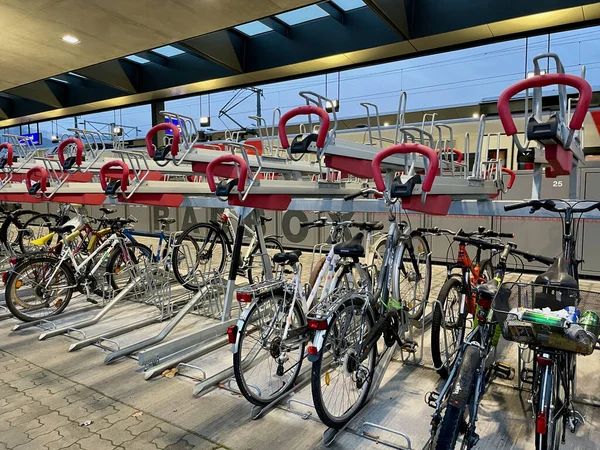 Rankweil, Austria, 13.11.2021. Bicycle parking station at railway station of Rankweil, Vorarlberg. — Stockfoto