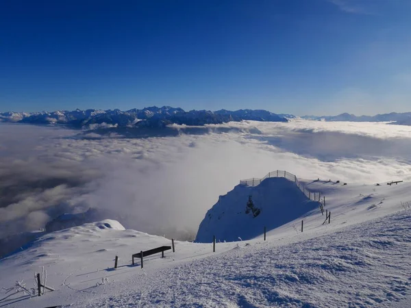 Nádherný výhled na rakouské Alpy v zimě vidět z horské stanice lanovky Hoher Kasten. Alpstein, Appenzell, Švýcarsko. — Stock fotografie